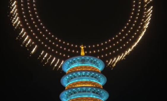 “现代无人机+传统烟花”让奇幻走进现实